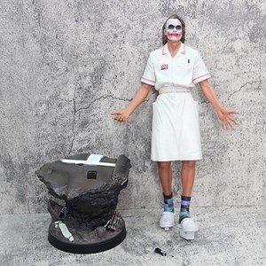 اسباب بازی اکشن فیگور جوکر ایستاده با لباس پرستاری Joker Action Figure _اسباب بازی اکشن فیگور